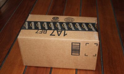 Caixa de entrega representando o split das ações da Amazon