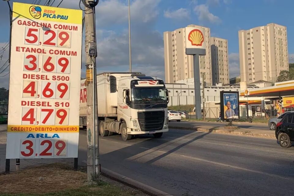 Preço da gasolina dispara em BH, surpreendendo consumidores