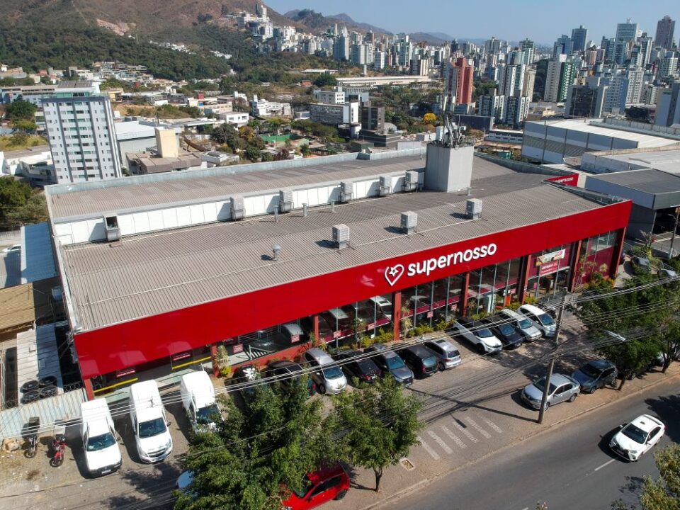 Praça da Liberdade ganha supermercado para atender a região