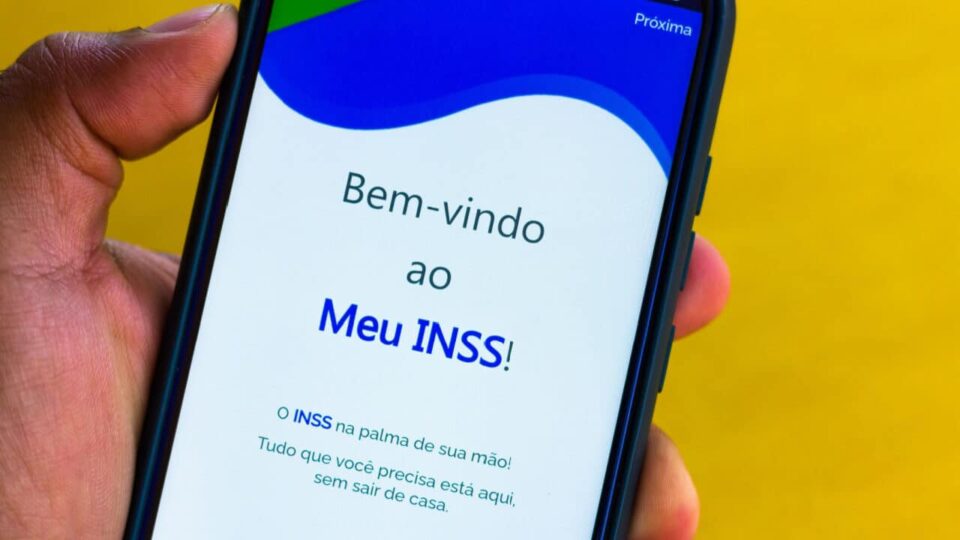 Como consultar descontos de associações no INSS