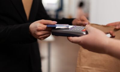 Golpe da maquininha que rouba de senha do cartão. Saiba o que fazer