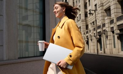 O que diferencia um monitor flexível de um portátil dobrável?